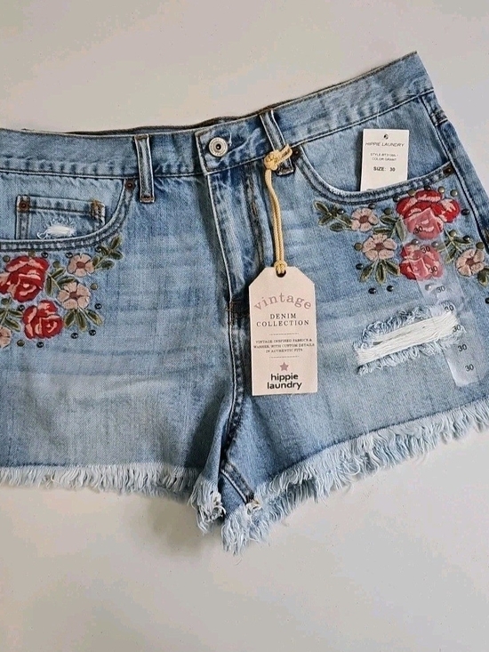 hippie laundry Pants - NWT Hippie Laundry Light Blue Floral Embroidered Denim Shorts Size 30